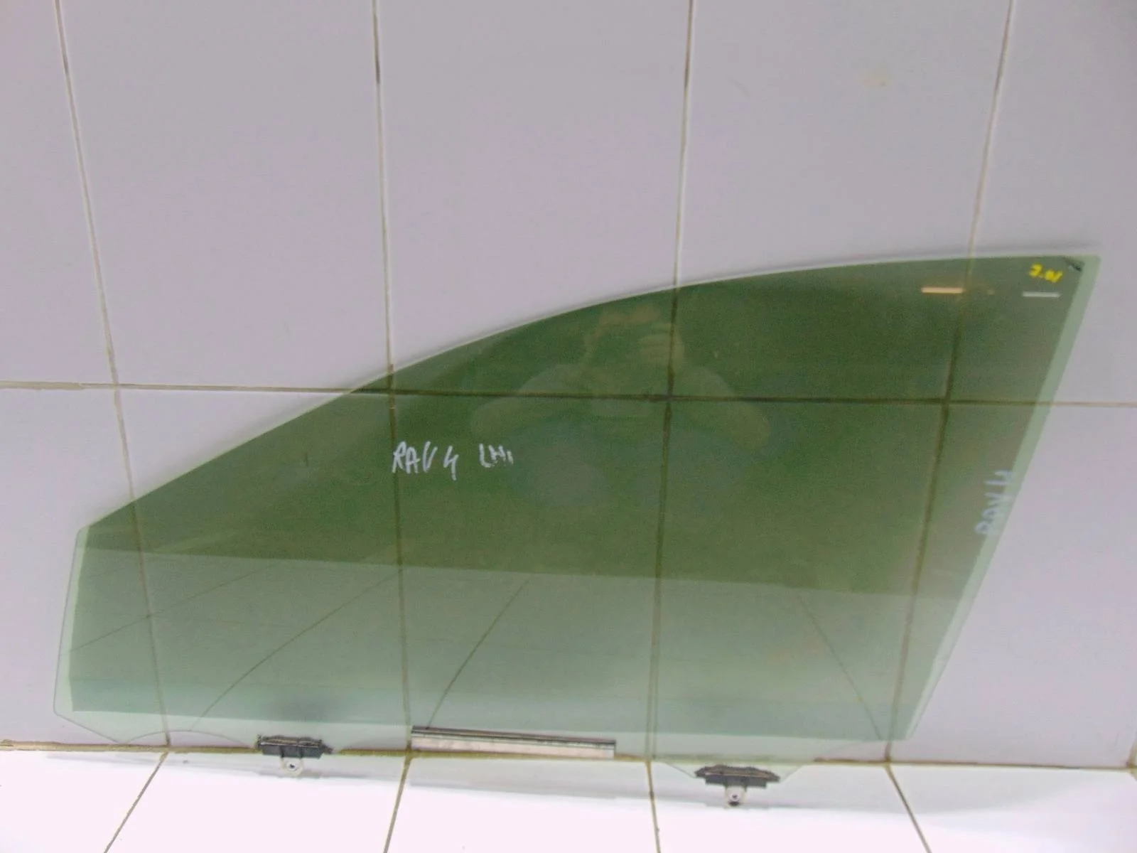 Стекло двери TOYOTA RAV4 2013-2019 6810242190 A40, переднее левое