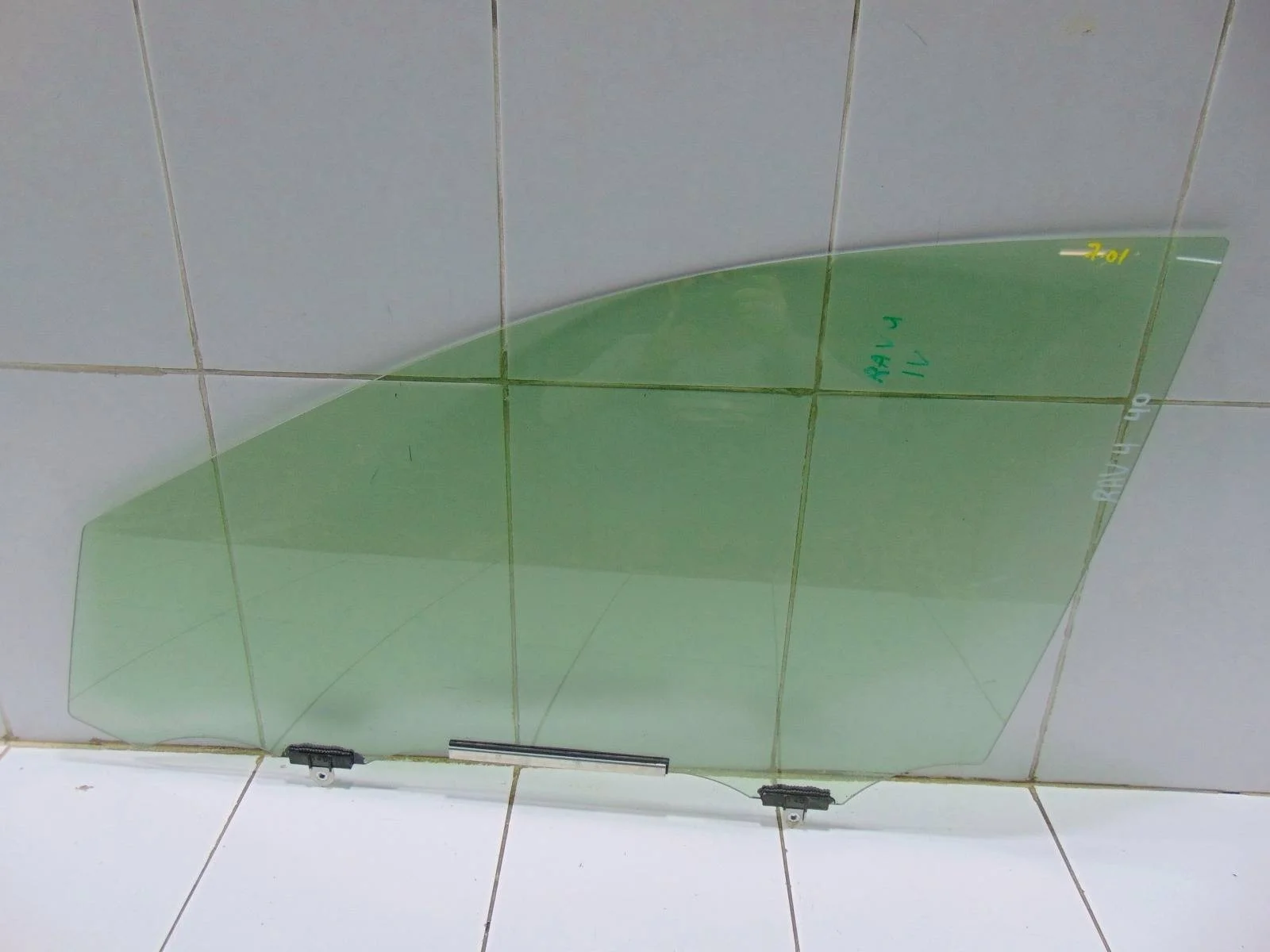 Стекло двери TOYOTA RAV4 2013-2019 6810242190 A40, переднее левое