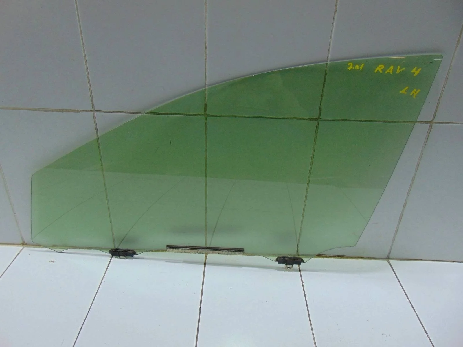 Стекло двери TOYOTA RAV4 2013-2019 6810242190 A40, переднее левое