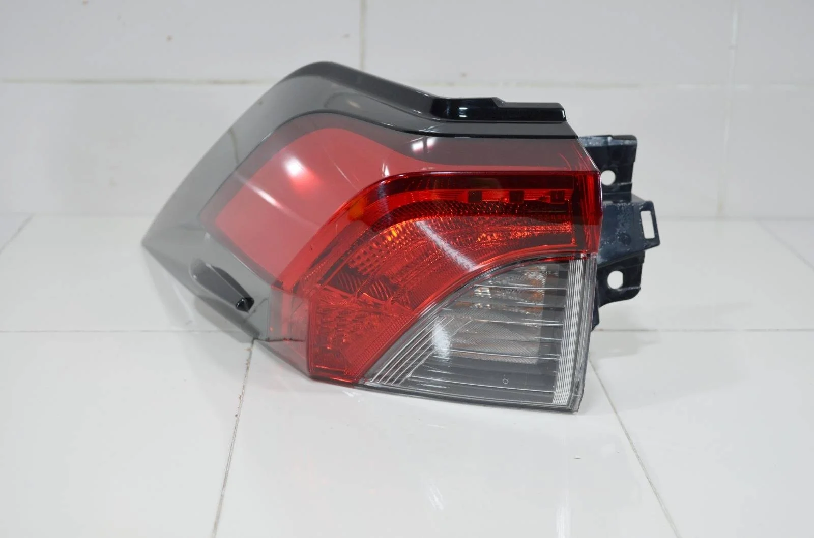 Фонарь TOYOTA RAV4 2018+ 8156142230 A50, левый