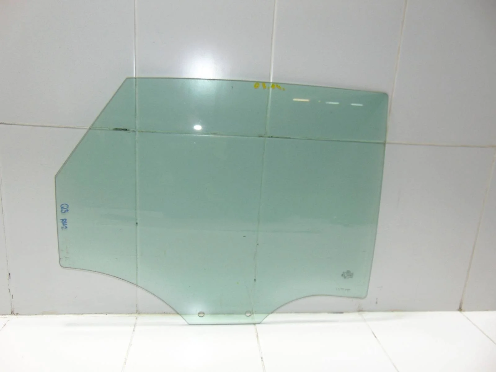 Стекло двери AUDI Q3 2011-2018 8U0845206 8U, заднее правое