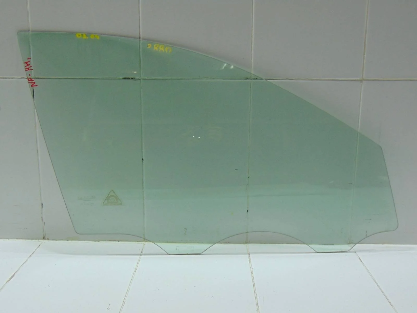 Стекло двери HYUNDAI SONATA 2005-2010 824213K010 5 (NF), переднее правое