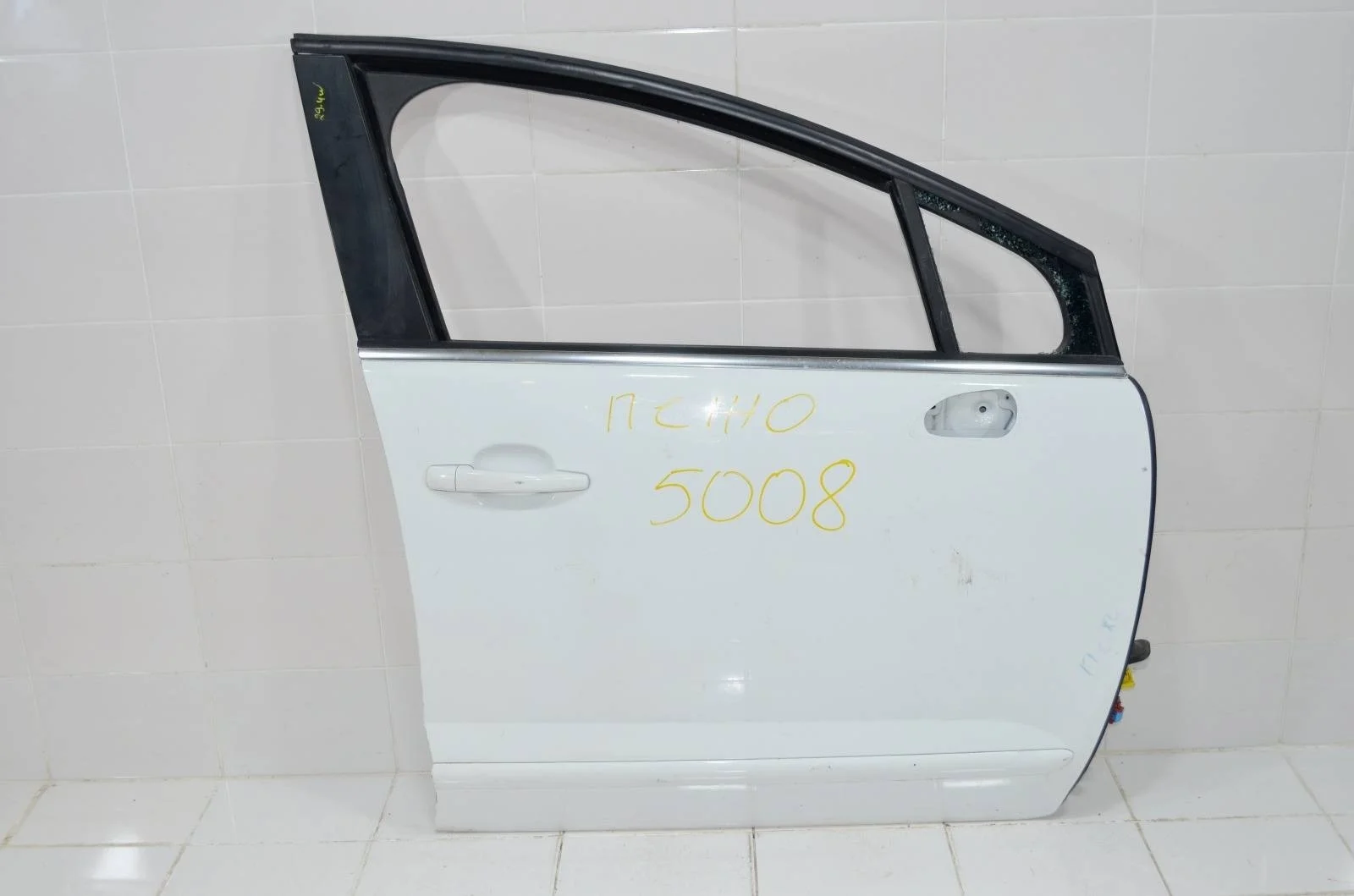 Дверь PEUGEOT 5008 2009-2016 9004AV T8, передняя правая