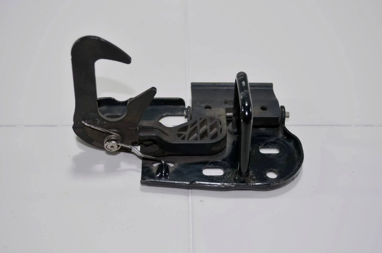 Замок капота VOLKSWAGEN TOUAREG 2010-2018 7P6823509 FL/NF