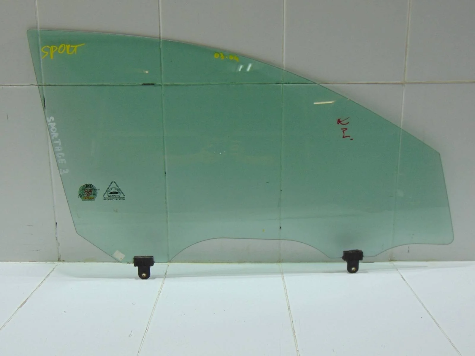 Стекло двери KIA SPORTAGE 2010-2015 824213W000 SL, переднее правое