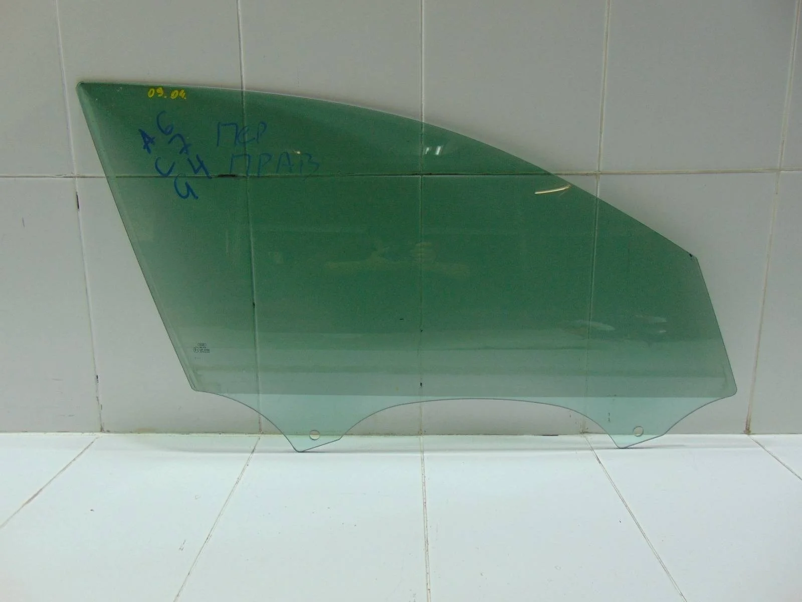 Стекло двери AUDI A6 2010-2018 4G0845202 C7, переднее правое