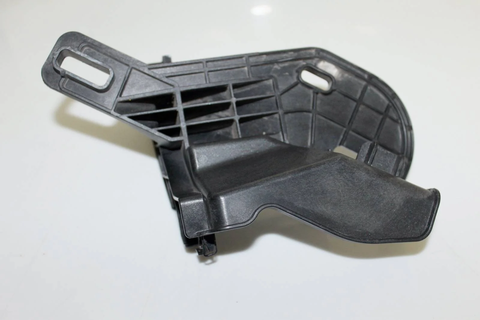 Кронштейн крыла LAND ROVER RANGE ROVER EVOQUE 2011+ BJ3216A142AA L538, передний правый