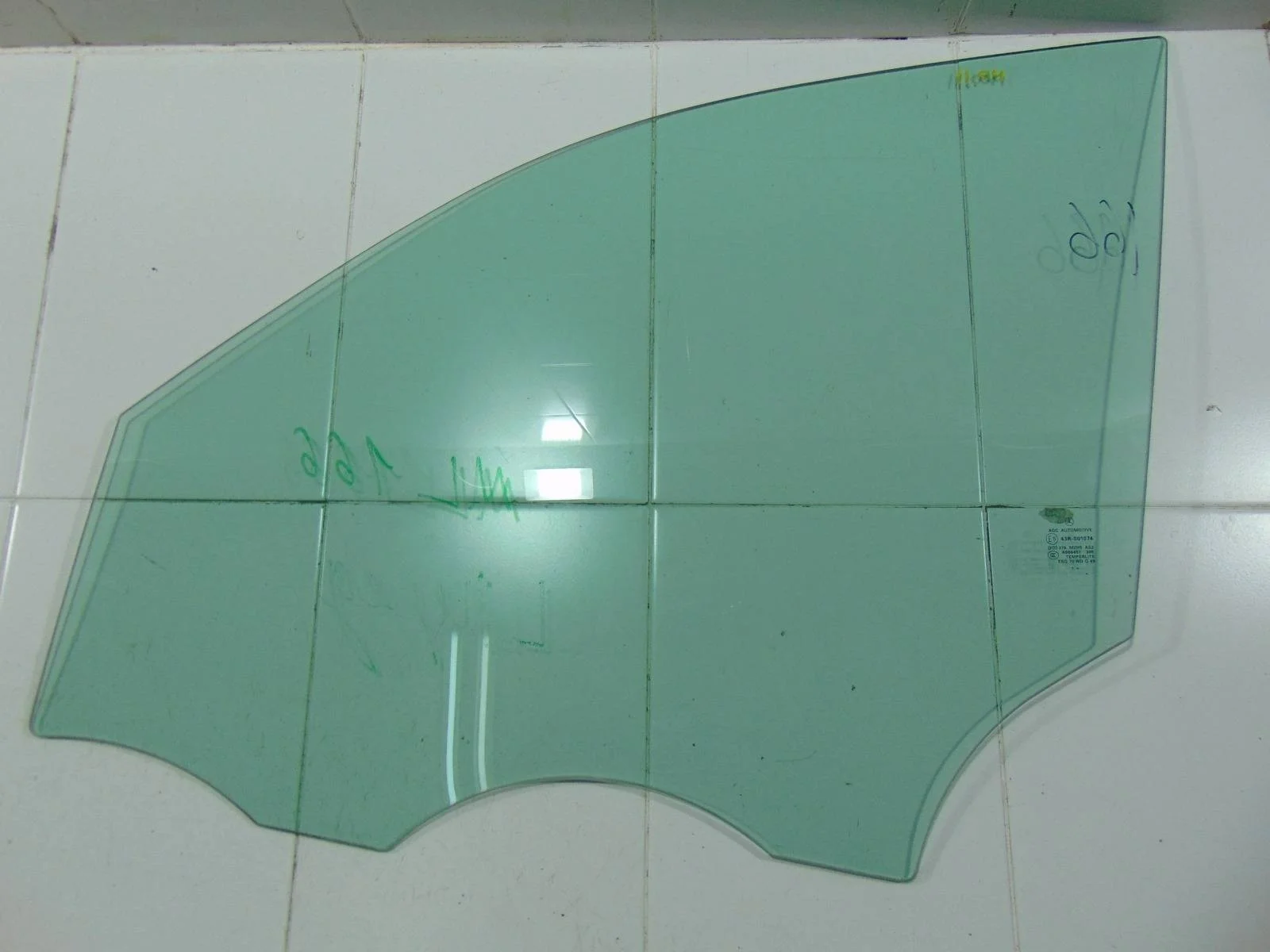 Стекло двери MERCEDES-BENZ M-Class 2011+ A1667251310 W166, переднее левое