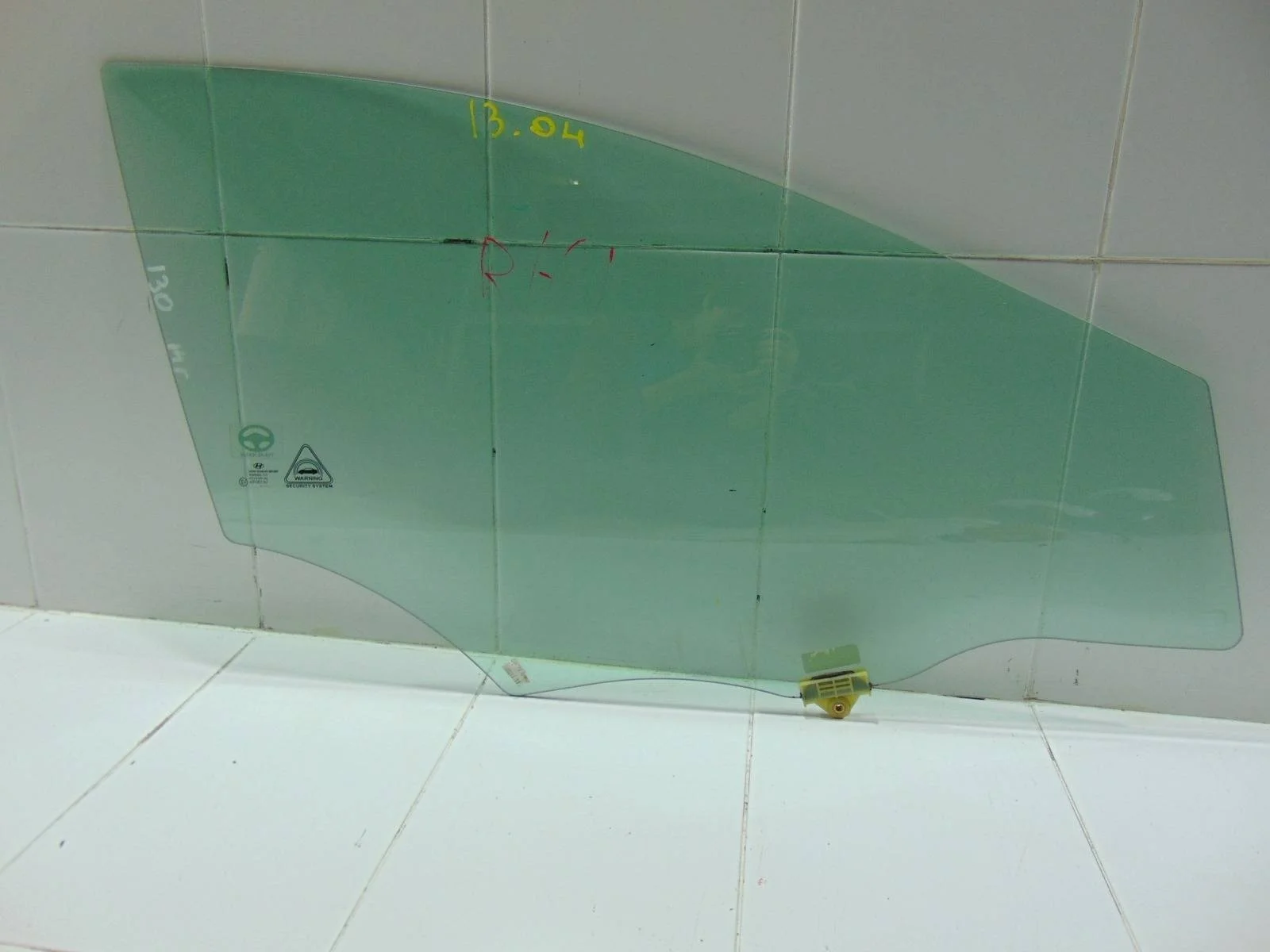 Стекло двери HYUNDAI I30 2012-2017 82421A6020 GD, переднее правое