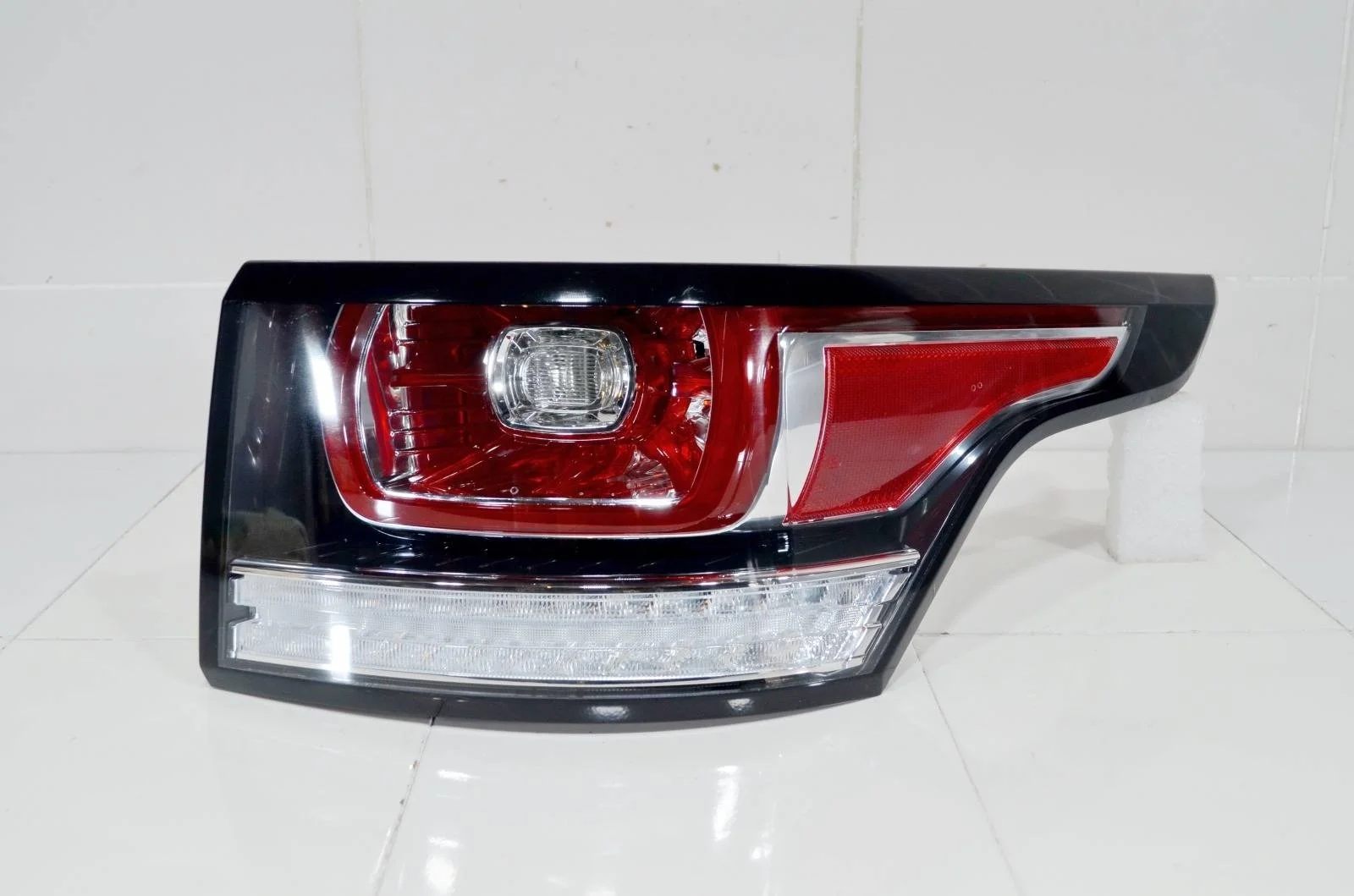 Фонарь LAND ROVER RANGE ROVER SPORT 2013+ LR061588 L494, задний правый