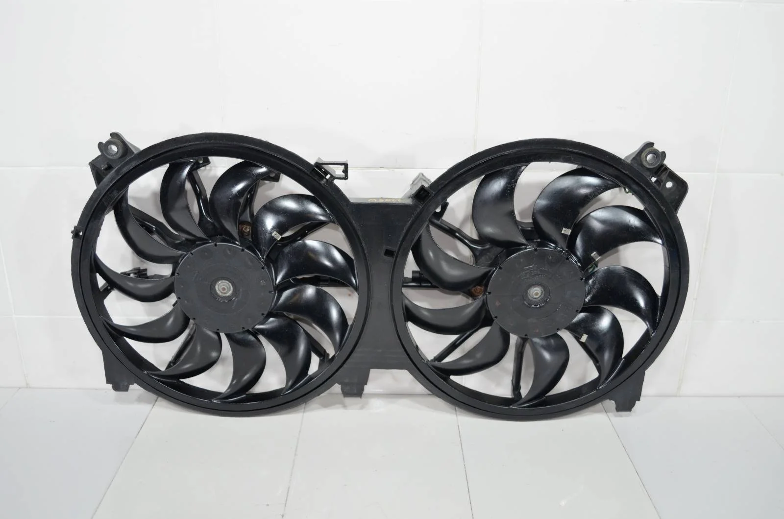 Вентиляторы с корпусом NISSAN TEANA 2013+ 214813NT0A L33