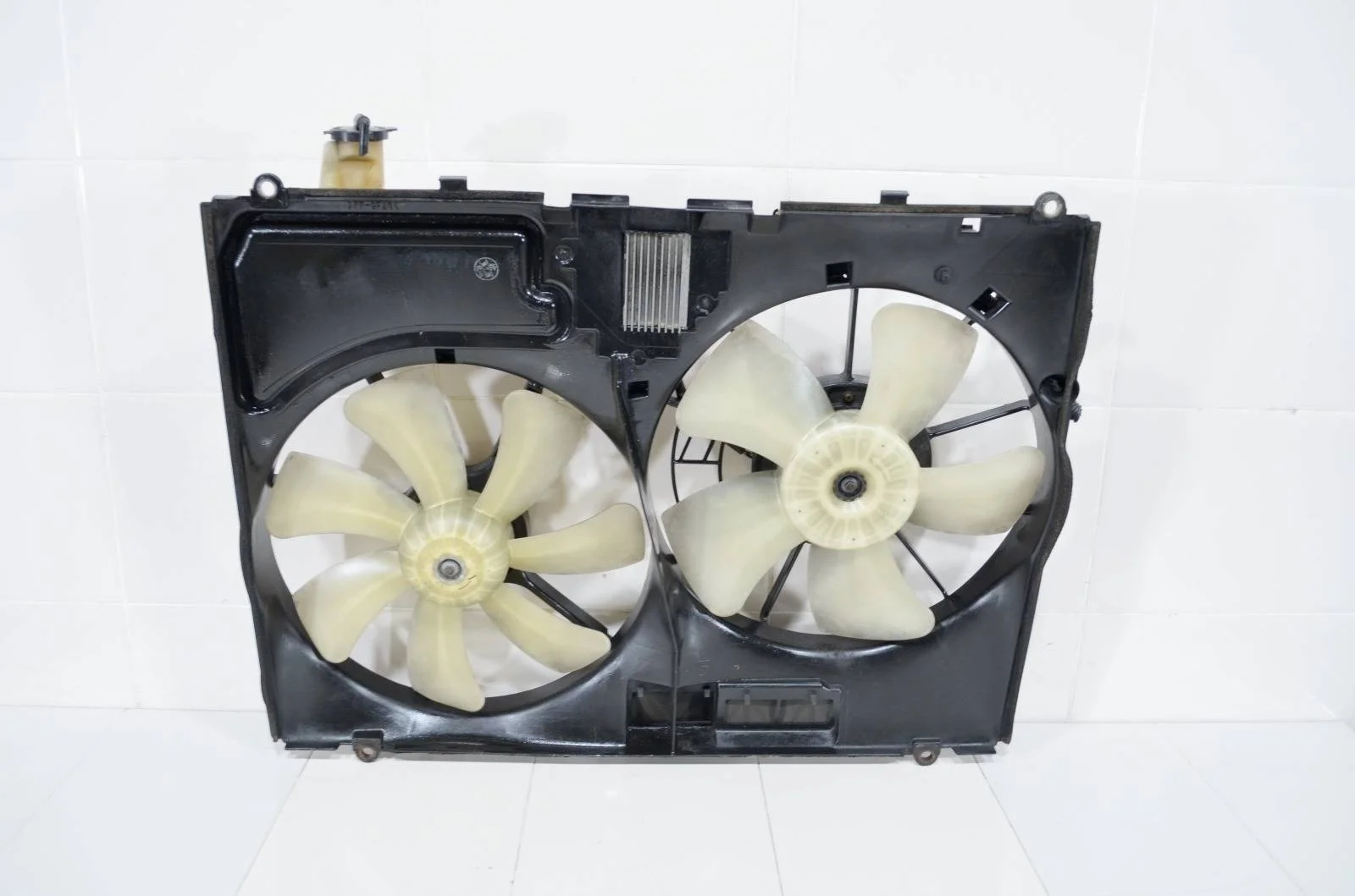 Диффузор в сборе LEXUS RX 2003-2009 1671120161 XU30