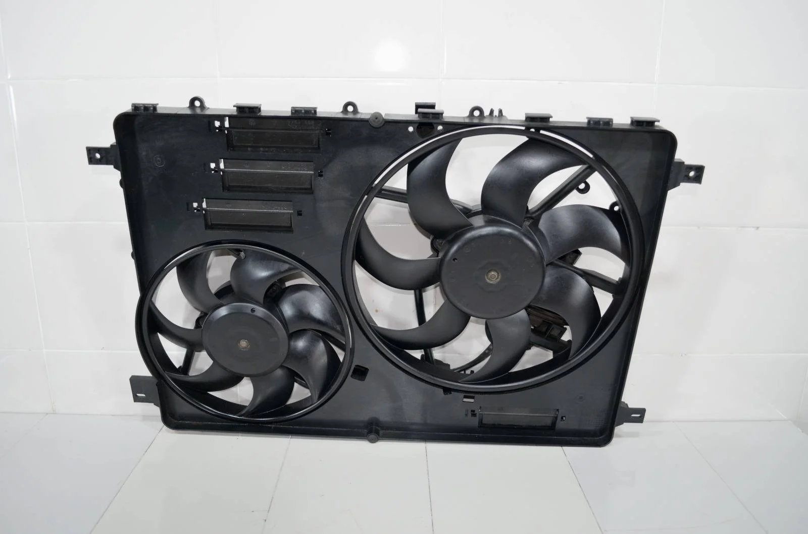 Диффузор в сборе LAND ROVER RANGE ROVER EVOQUE 2011-2018 BJ328C607AD L538