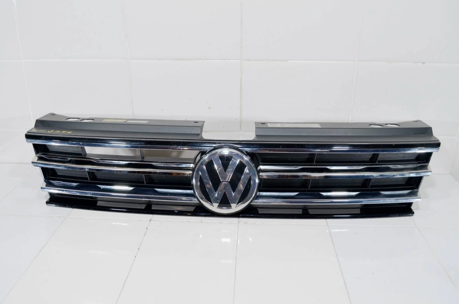 Решетка радиатора Volkswagen Tiguan 2016+ 5NA853651BZLL 2