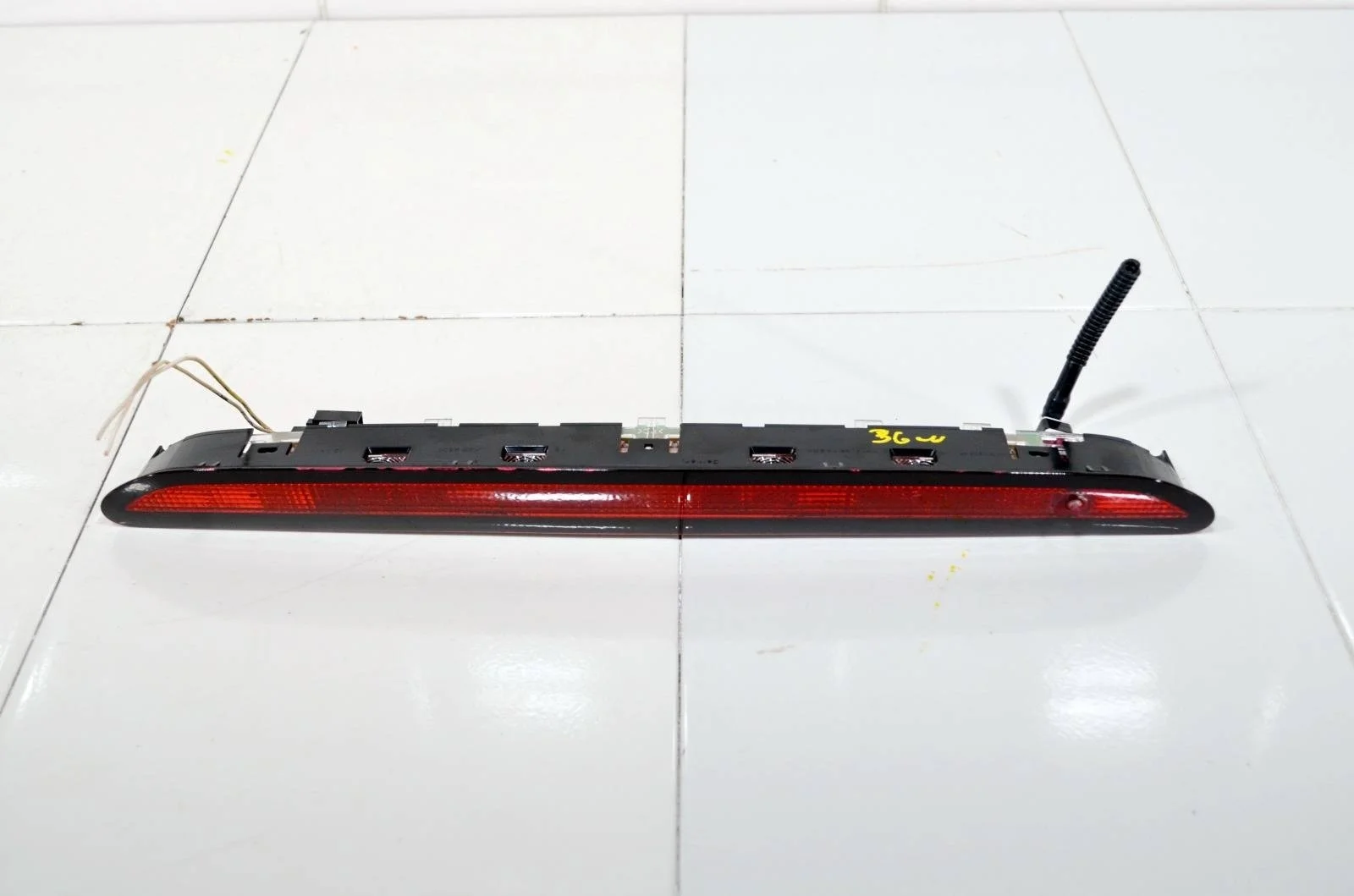 Дополнительный стоп сигнал VOLKSWAGEN TIGUAN 2016+ 5K0945087D 2