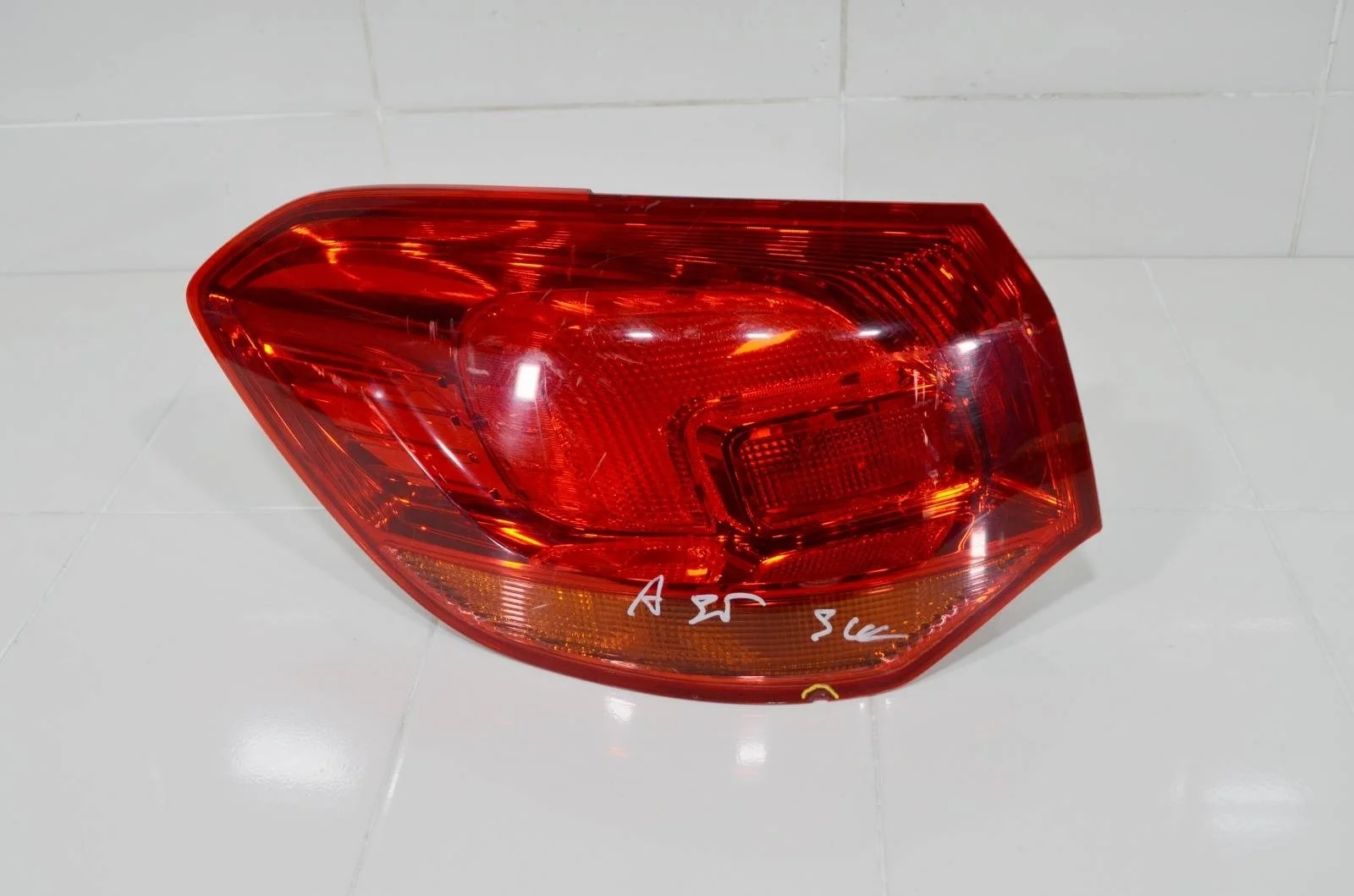 Фонарь OPEL ASTRA 2010+ 13282242 J УНИВЕРСАЛ, левый