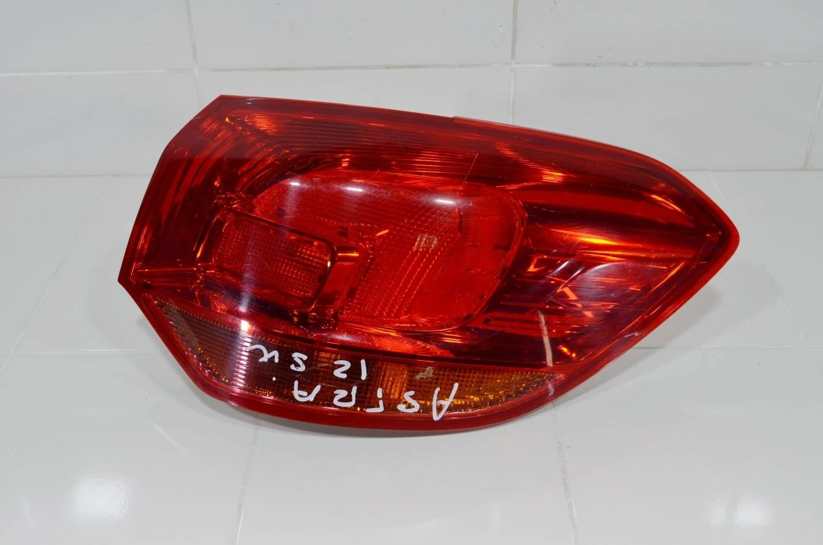 Фонарь OPEL ASTRA 2010+ 13282243 J УНИВЕРСАЛ, правый