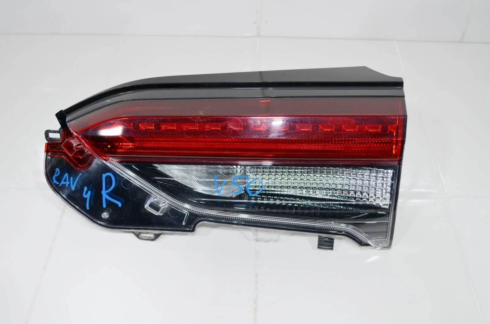 Фонарь TOYOTA RAV4 2018+ 8158142080 A50, правый