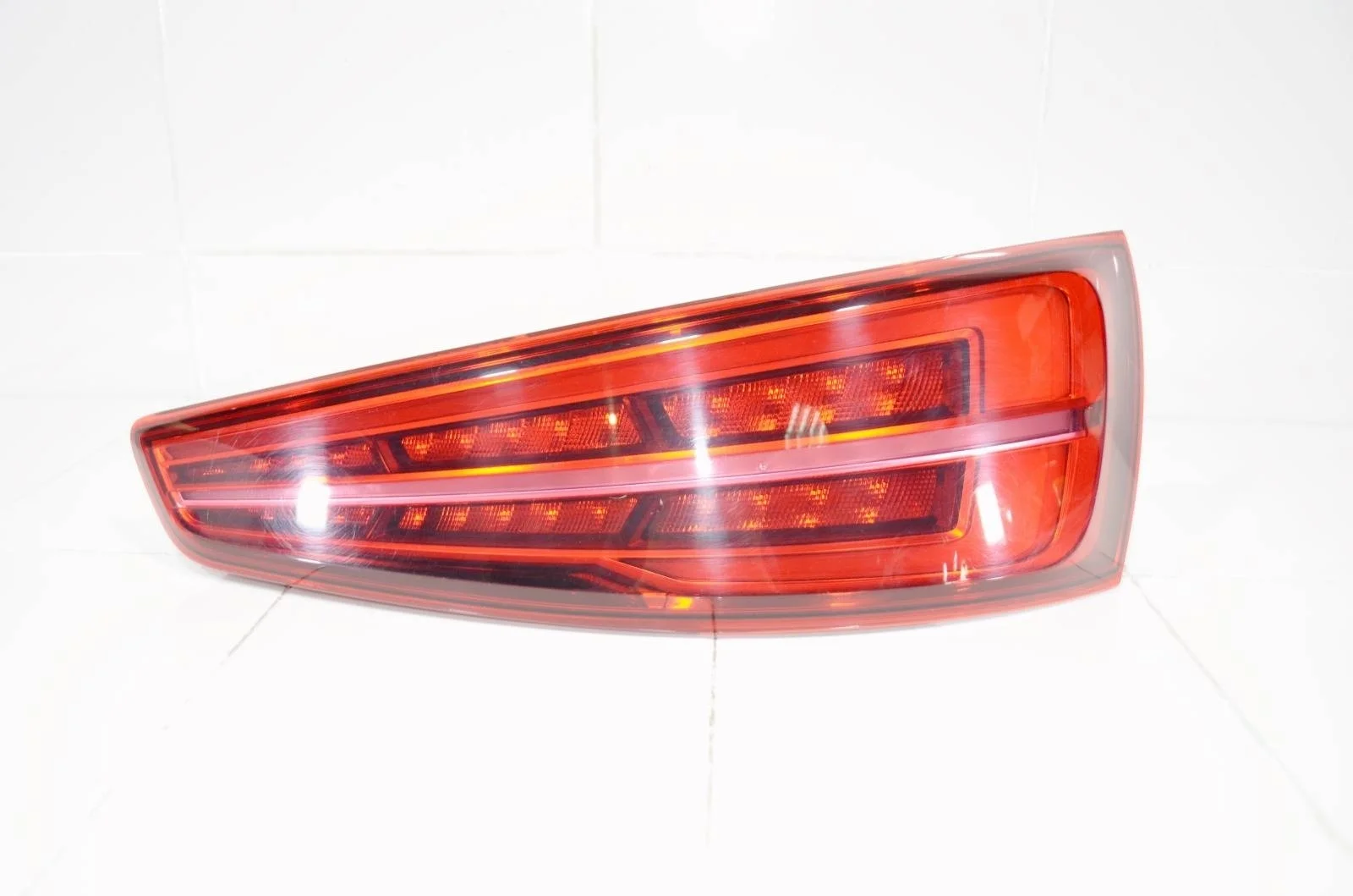 Фонарь AUDI Q3 2015+ 8U0945094M 8U, правый