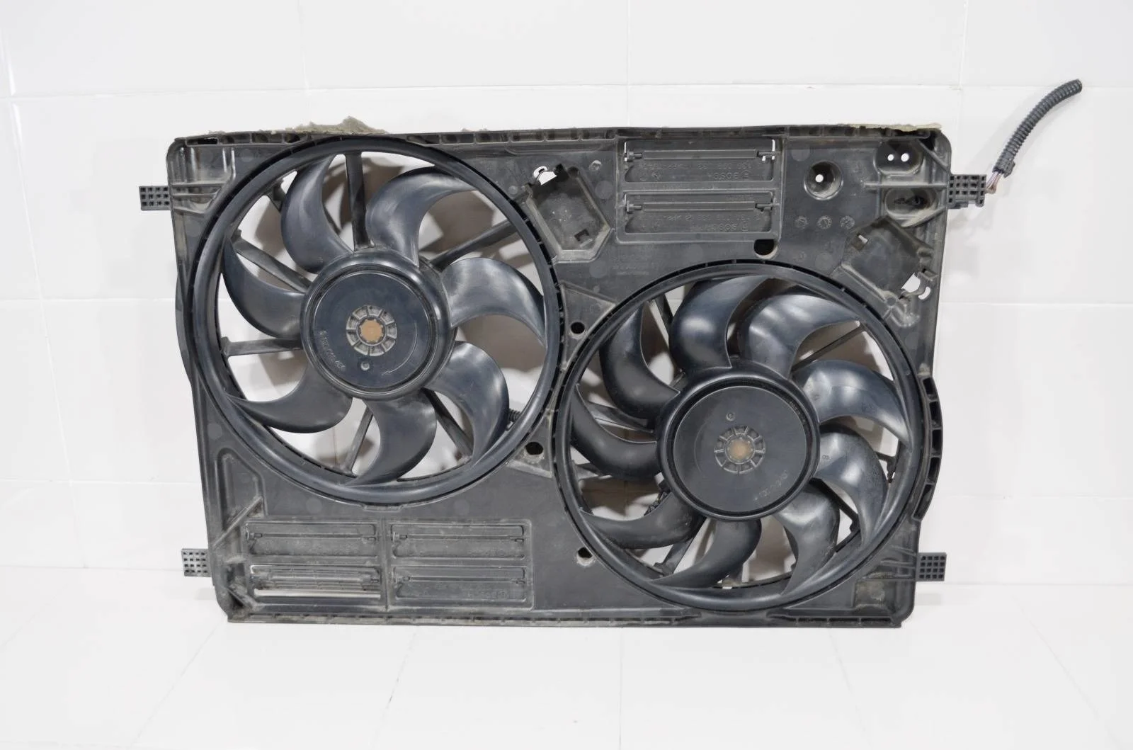 Диффузор в сборе Ford Kuga 2012+ EJ738C607AG CBS