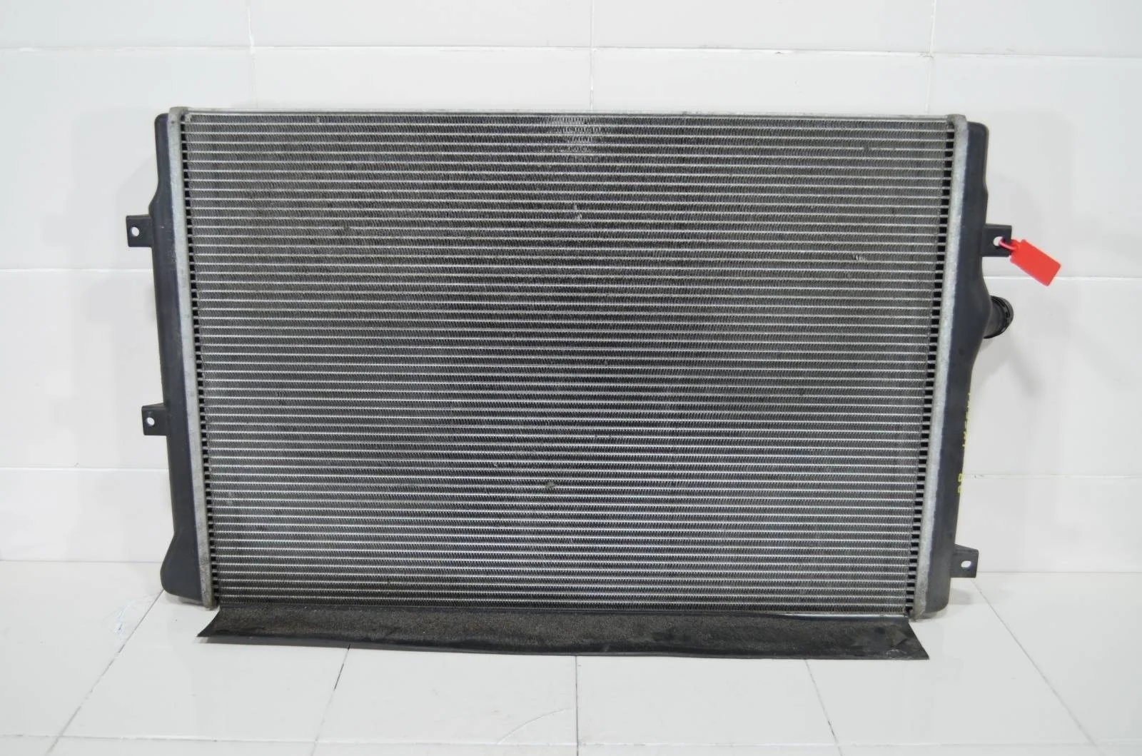 Радиатор охлаждения VOLKSWAGEN PASSAT 2006+ 3C0121253K B6