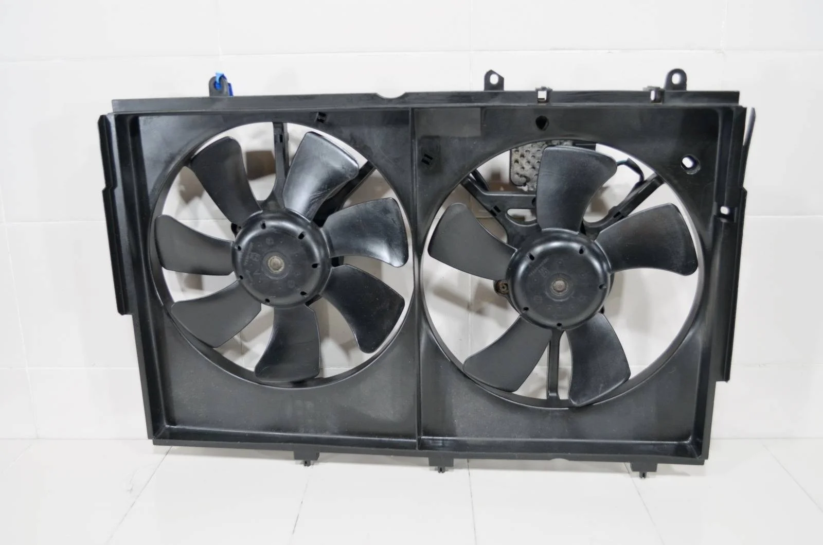 Диффузор в сборе MITSUBISHI OUTLANDER 2006+ MR312897 CW