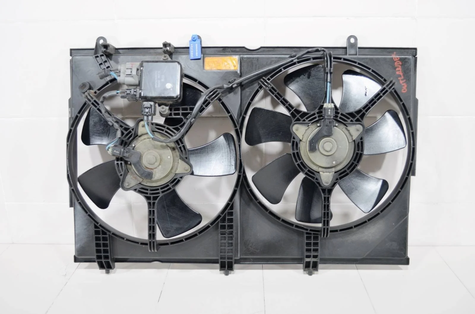 Диффузор в сборе Mitsubishi Outlander 2006+ MR312897 CW