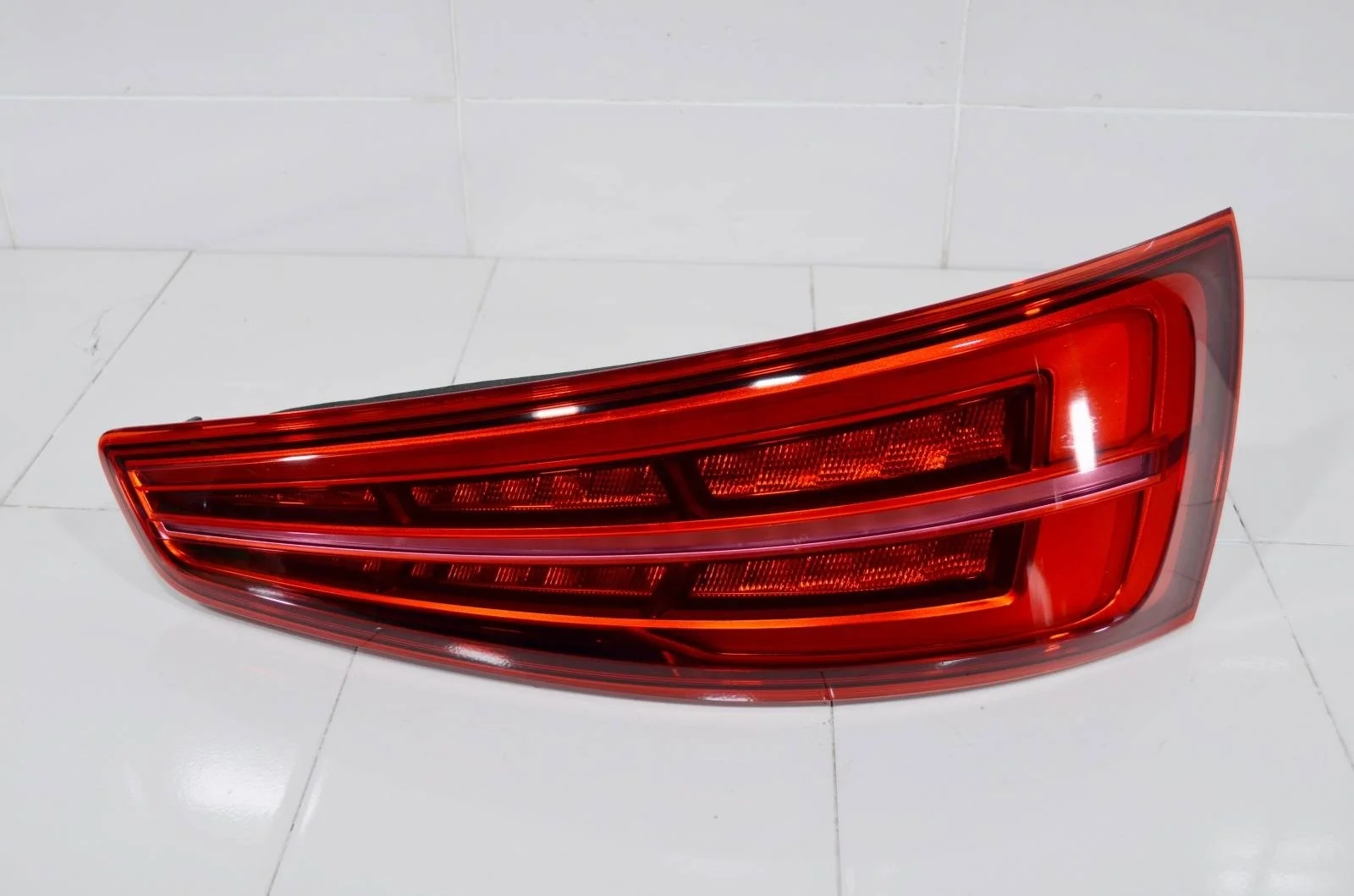 Фонарь AUDI Q3 2015+ 8U0945094M 8U, правый