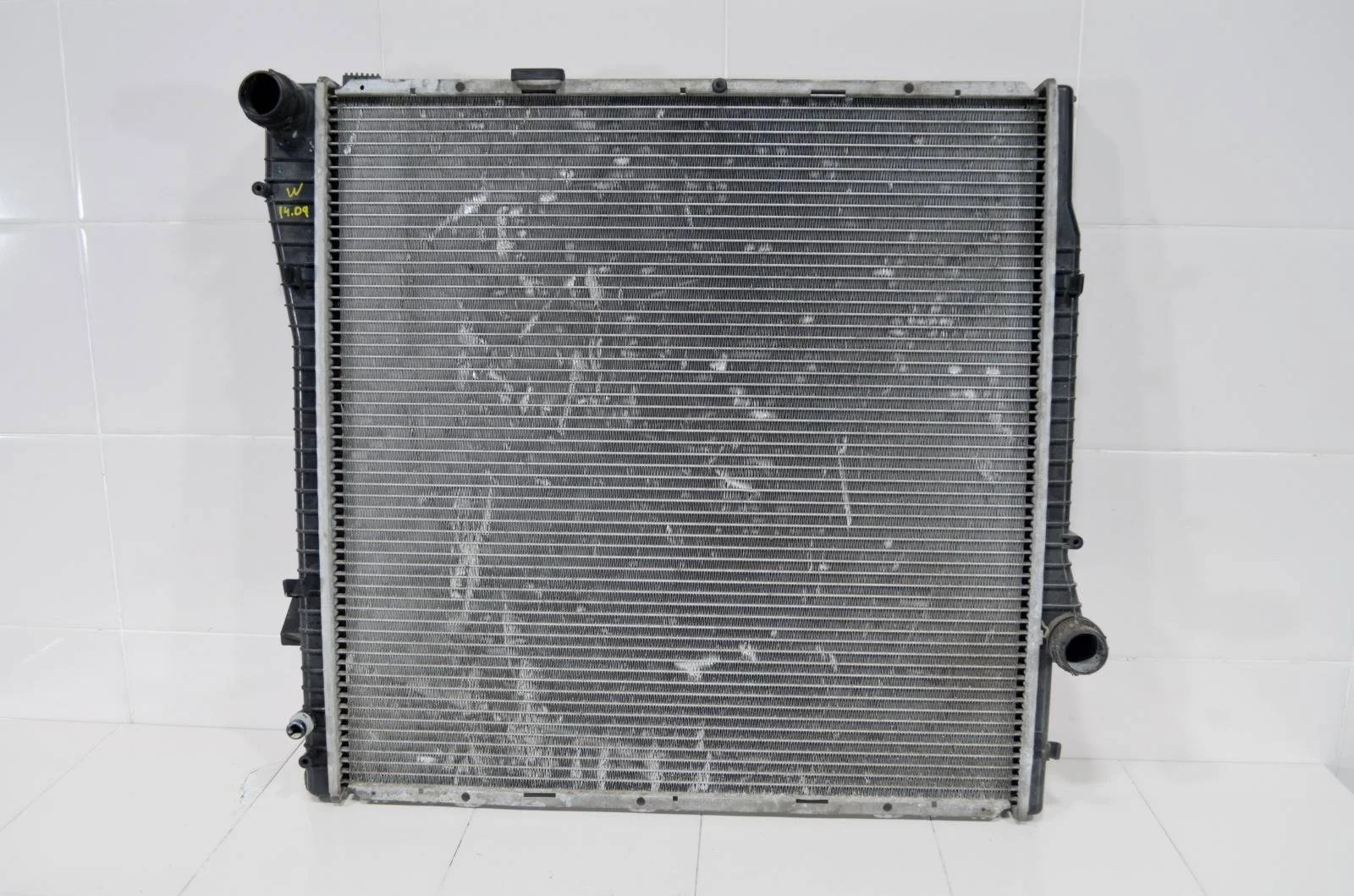Радиатор охлаждения BMW X5 1999-2006 17107544668 E53
