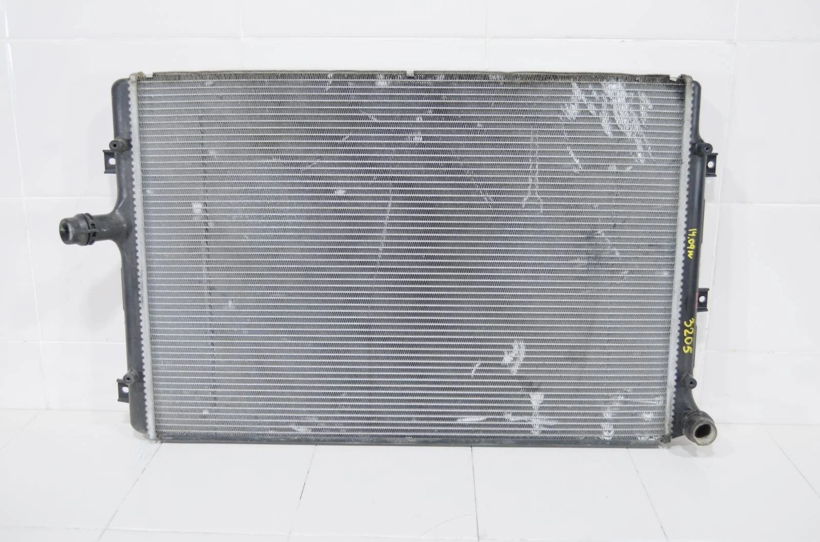 Радиатор охлаждения VOLKSWAGEN PASSAT 2006+ 1K0121251AB B6