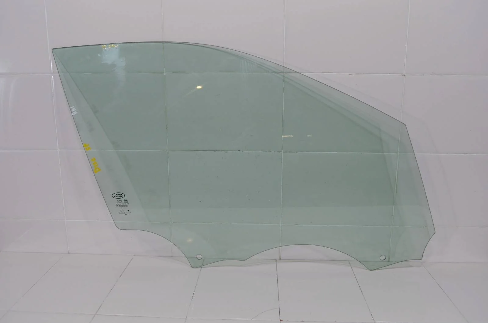 Стекло двери LAND ROVER DISCOVERY SPORT 2015+ LR080134 L550, переднее правое