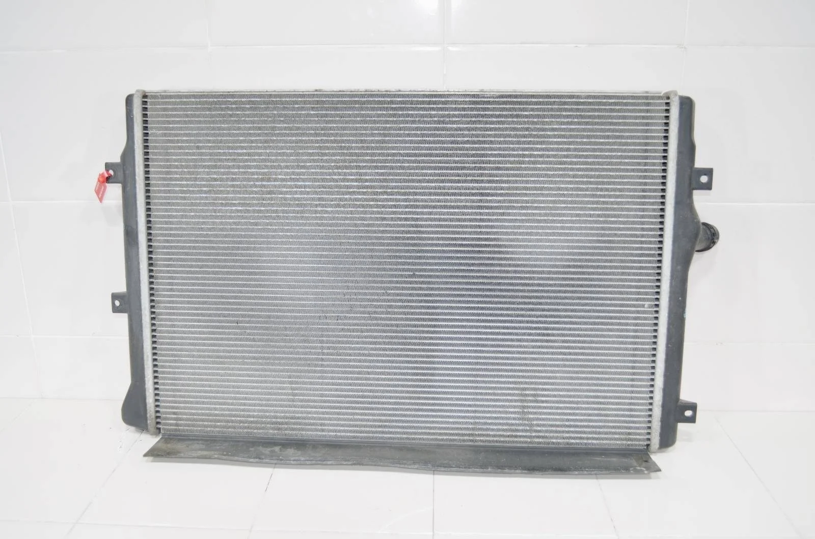 Радиатор охлаждения VOLKSWAGEN PASSAT 2006+ 1K0121251AB B6