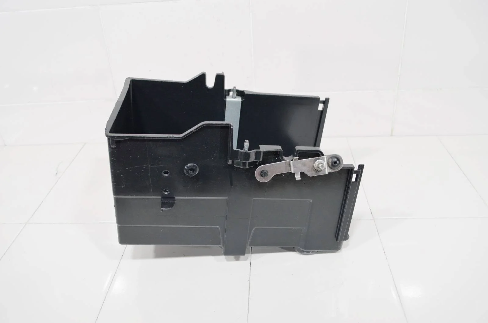 Площадка аккумулятора Ford Kuga 2012+ 1703865 CBS