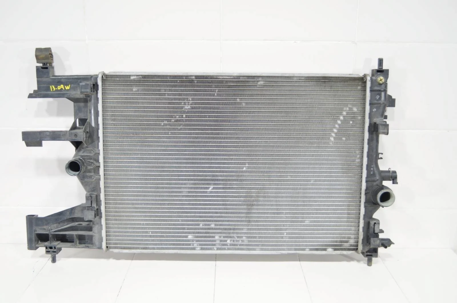 Радиатор охлаждения OPEL ASTRA 2010+ 13281773 J