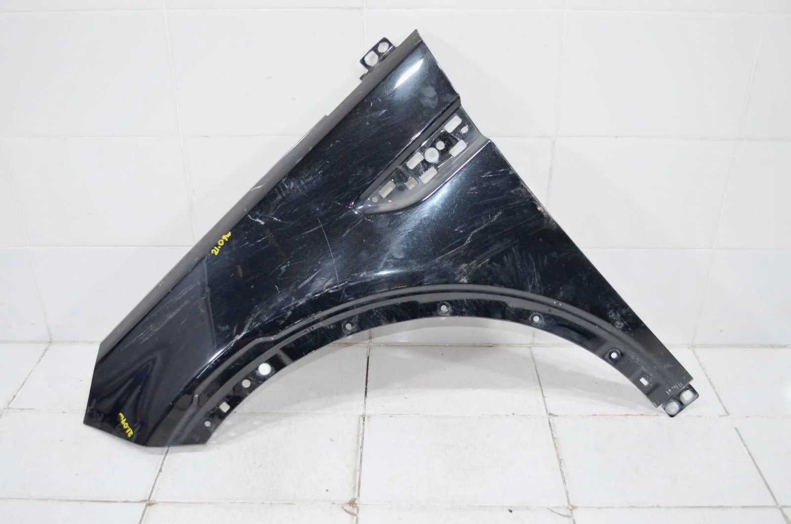 Крыло LAND ROVER DISCOVERY SPORT 2015+ LR061384 L550, переднее левое