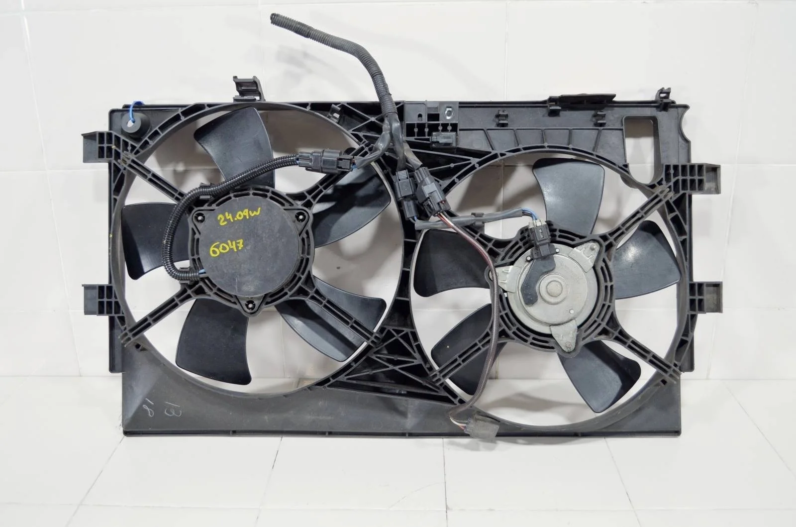 Диффузор в сборе Mitsubishi Outlander 2005+ 1360A041 CW