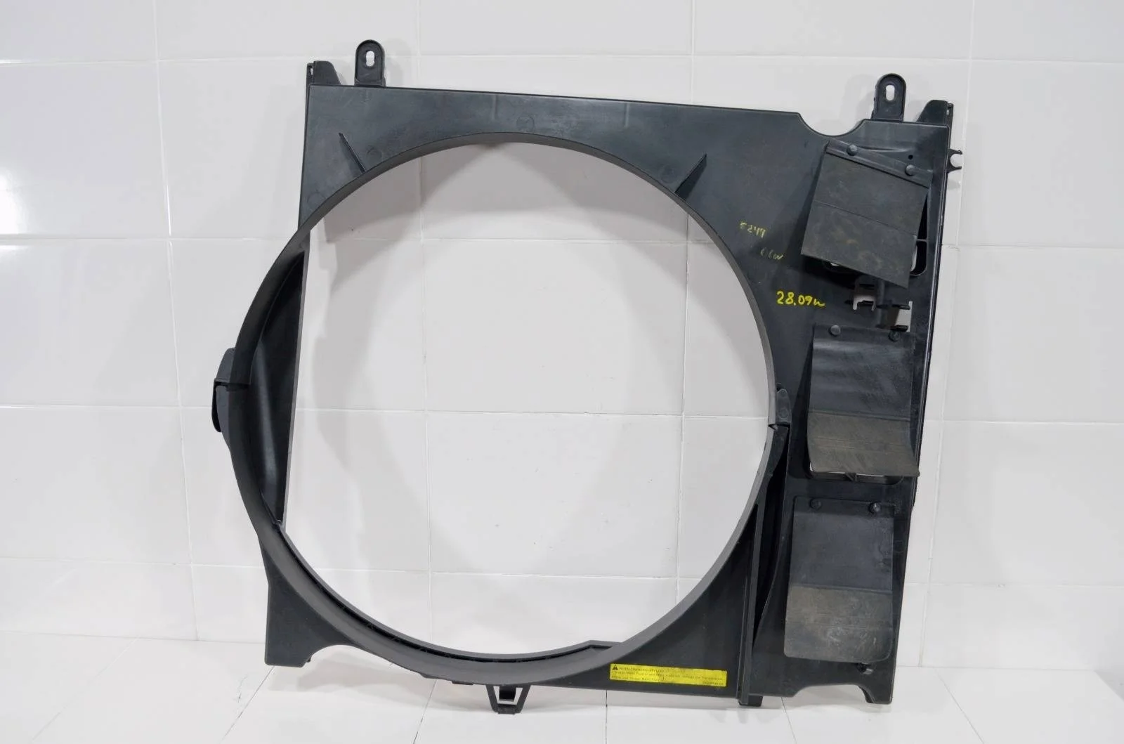 Диффузор вентилятора NISSAN ARMADA 2003+ 214767S000 A60