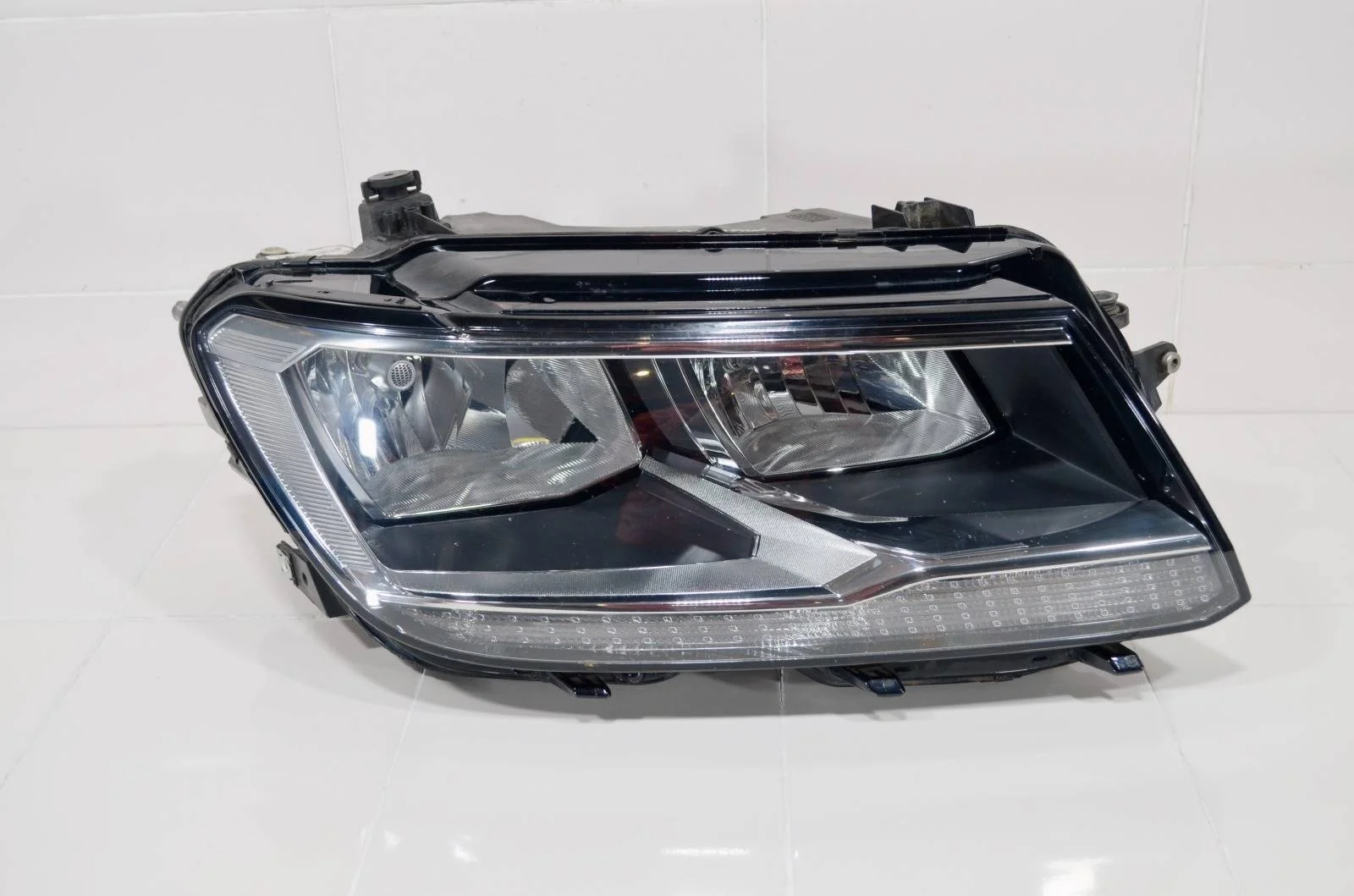 Фара VOLKSWAGEN TIGUAN 2016+ 5NB941006B 2, правая