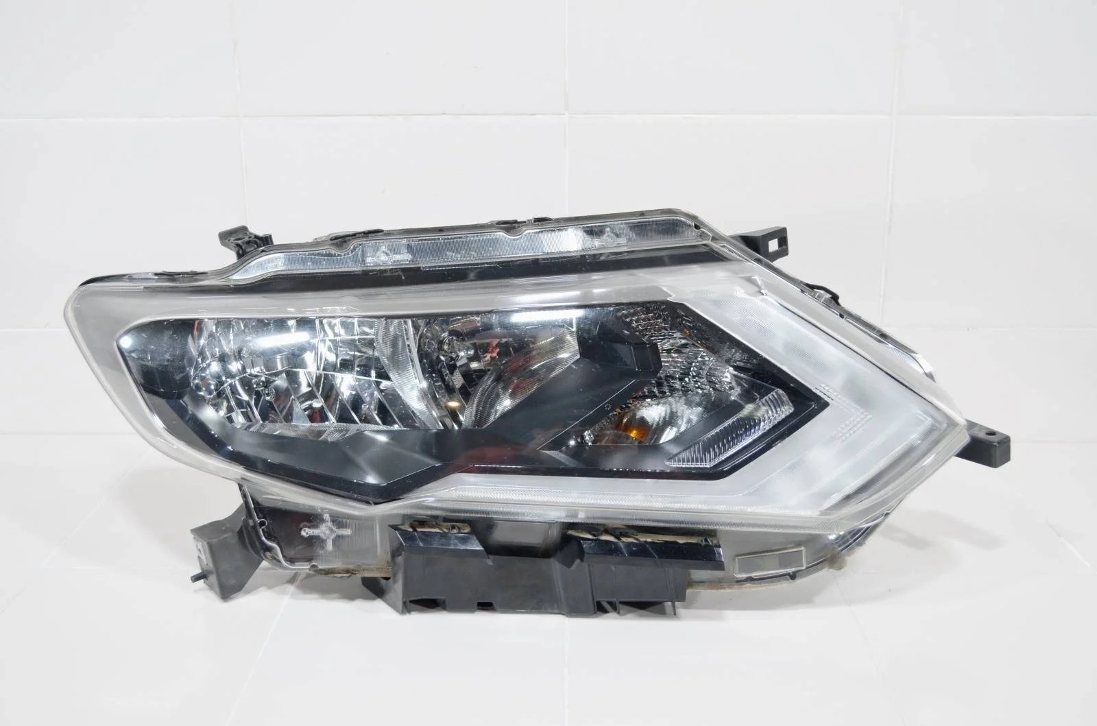 Фара NISSAN X-TRAIL 2017+ 260106FP1A T32, правая