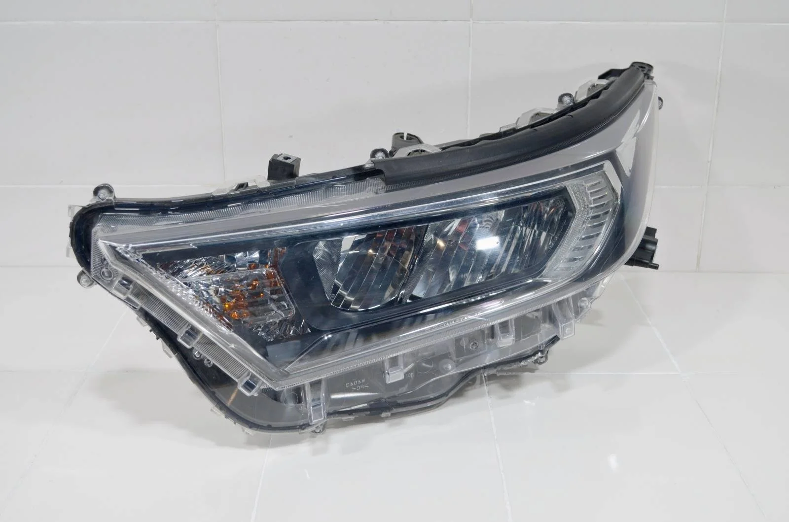 Фара TOYOTA RAV4 2018+ 8118542840 A50, левая