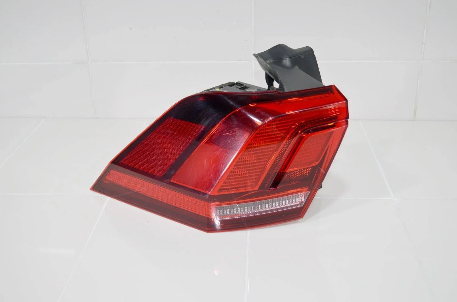 Фонарь VOLKSWAGEN TIGUAN 2016+ 5NA945095B 2, левый