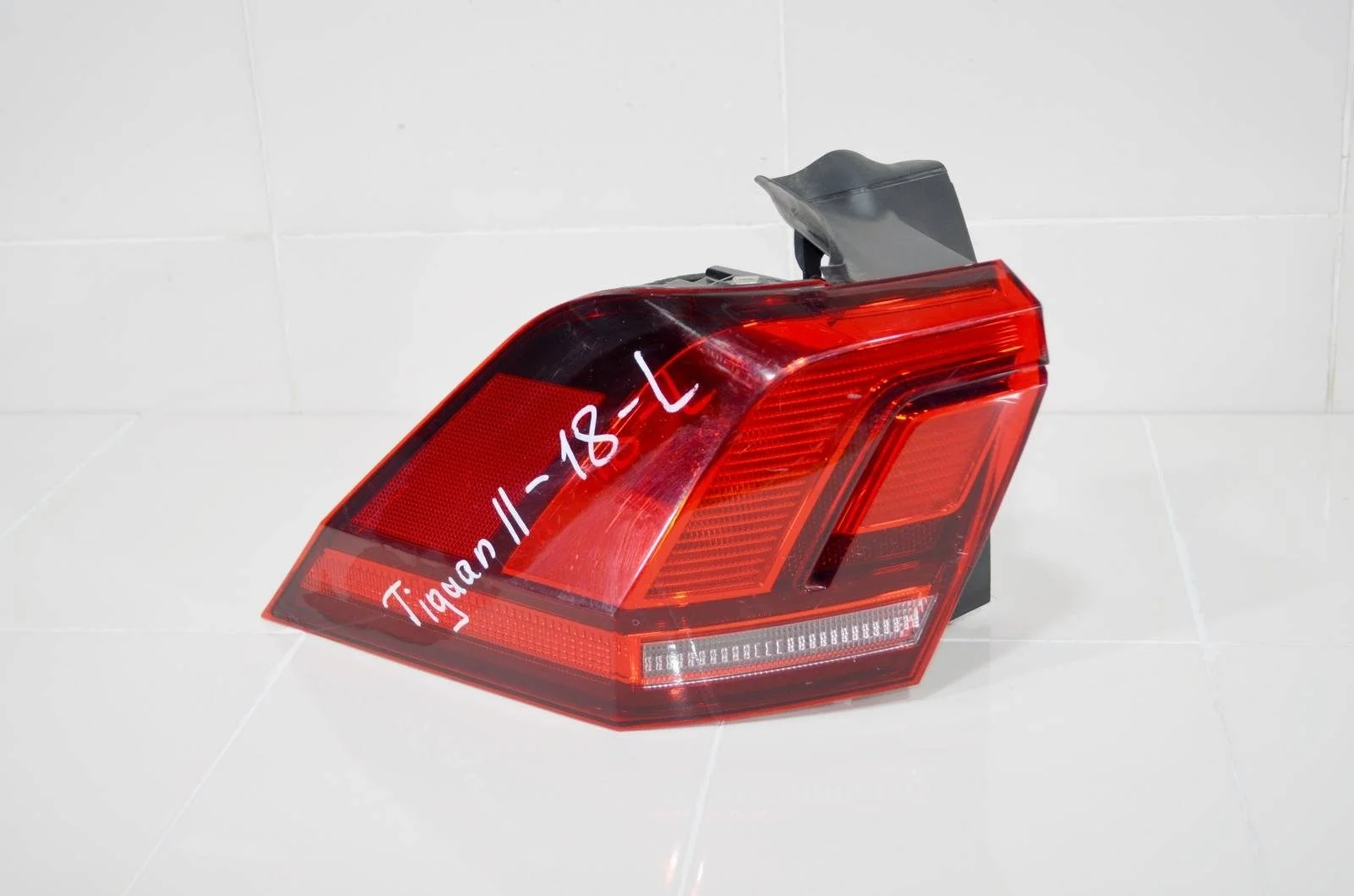 Фонарь VOLKSWAGEN TIGUAN 2016+ 5NA945095B 2, левый