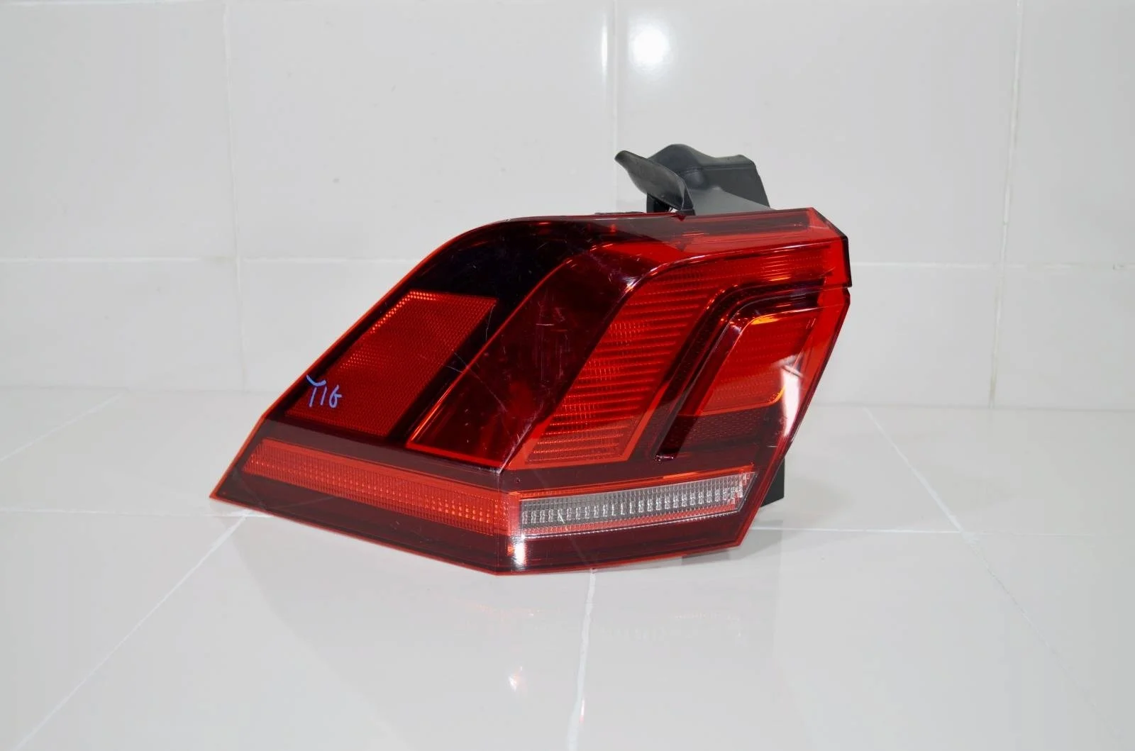 Фонарь VOLKSWAGEN TIGUAN 2016+ 5NA945095B 2, левый