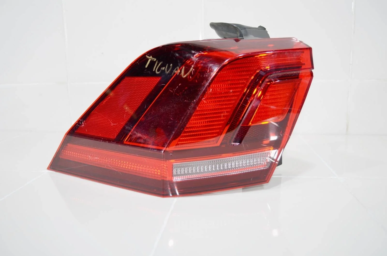 Фонарь VOLKSWAGEN TIGUAN 2016+ 5NA945095B 2, левый