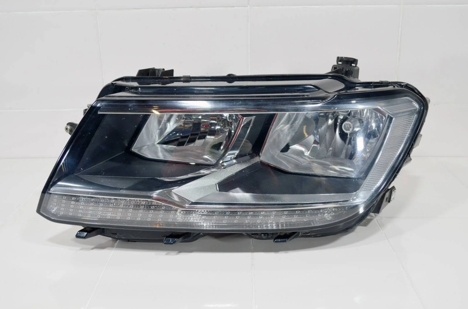 Фара VOLKSWAGEN TIGUAN 2016+ 5NB941005B 2, левая