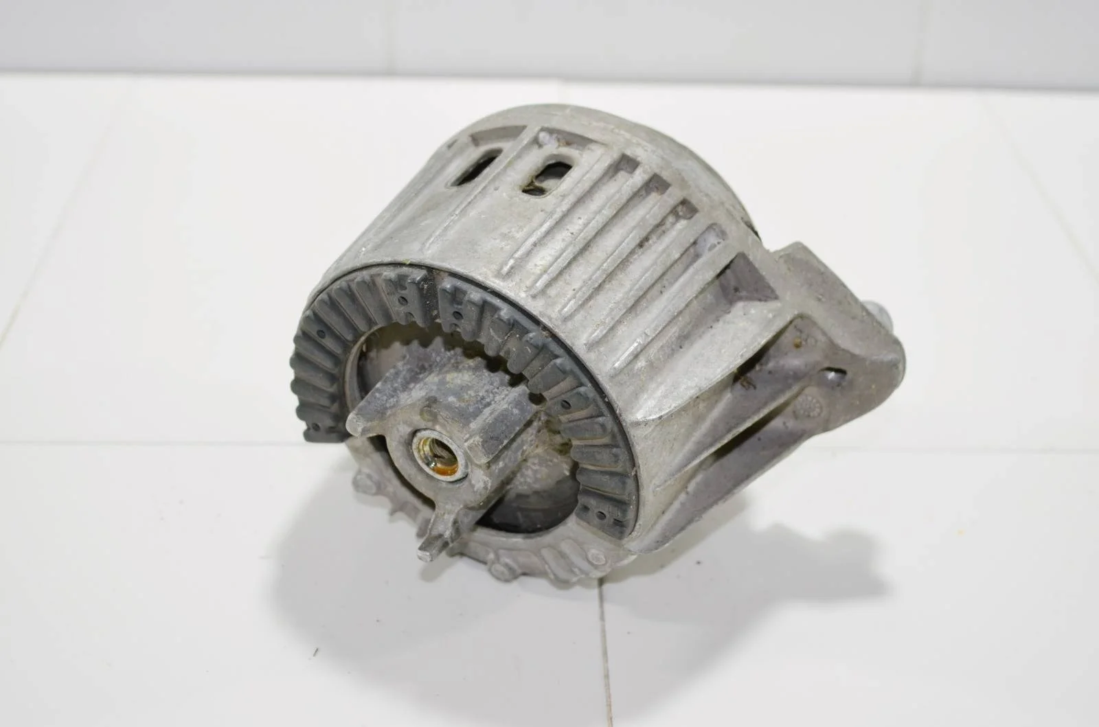 Опора двигателя MERCEDES-BENZ C-Class 2007-2015 A2122404217 W204, передняя правая