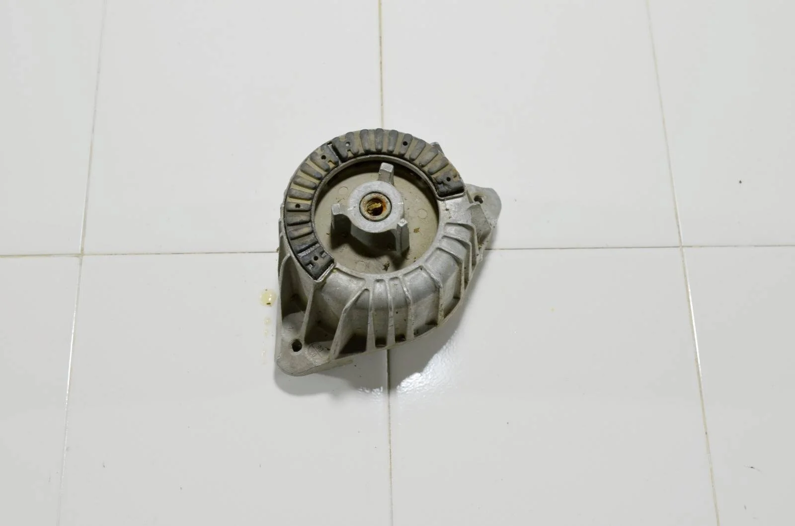 Опора двигателя MERCEDES-BENZ E-Class 2009+ A2042400217 W212, передняя