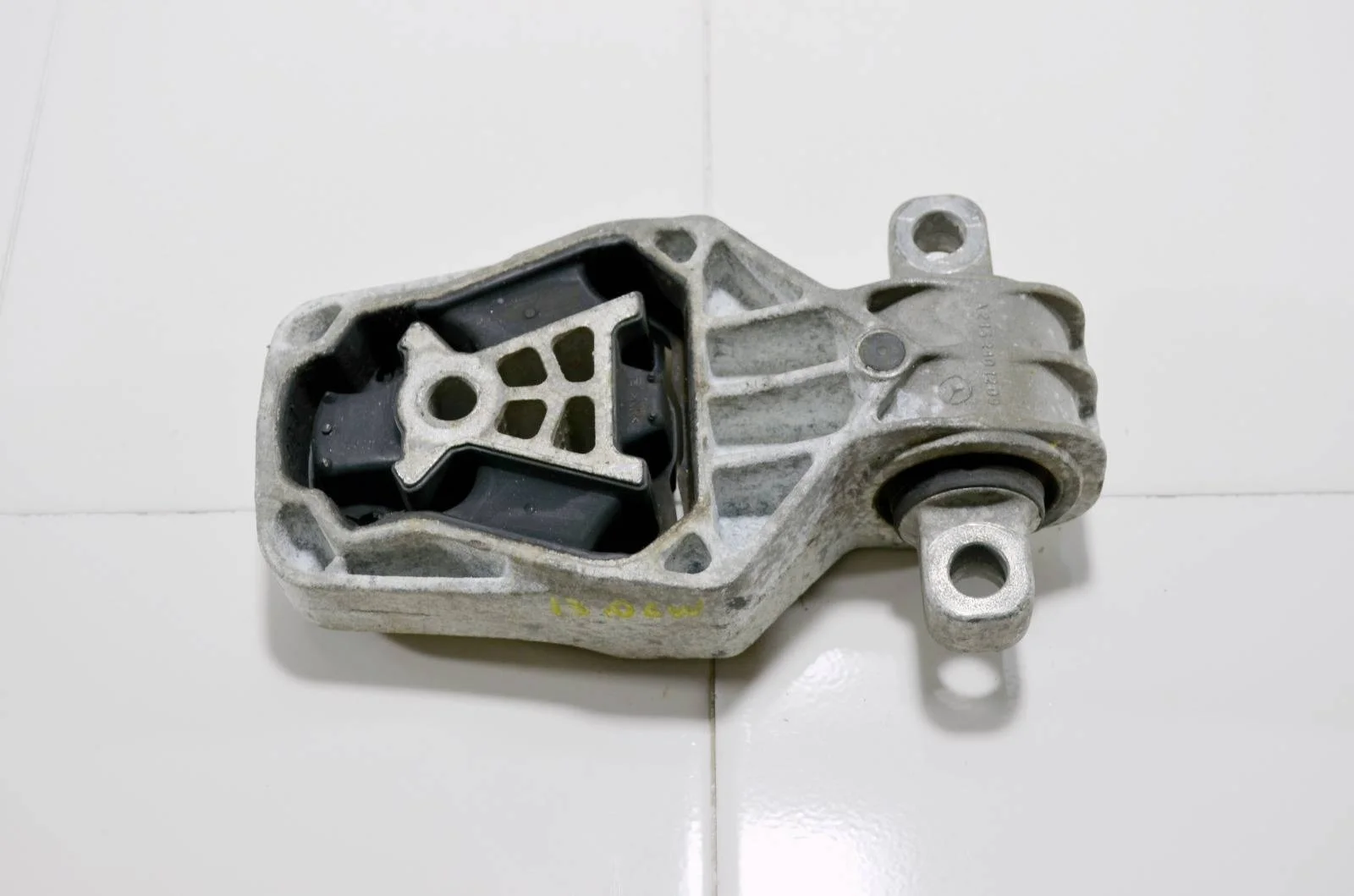 Опора двигателя Mercedes-Benz GLA-Class 2013+ A2462401209 X156, задняя