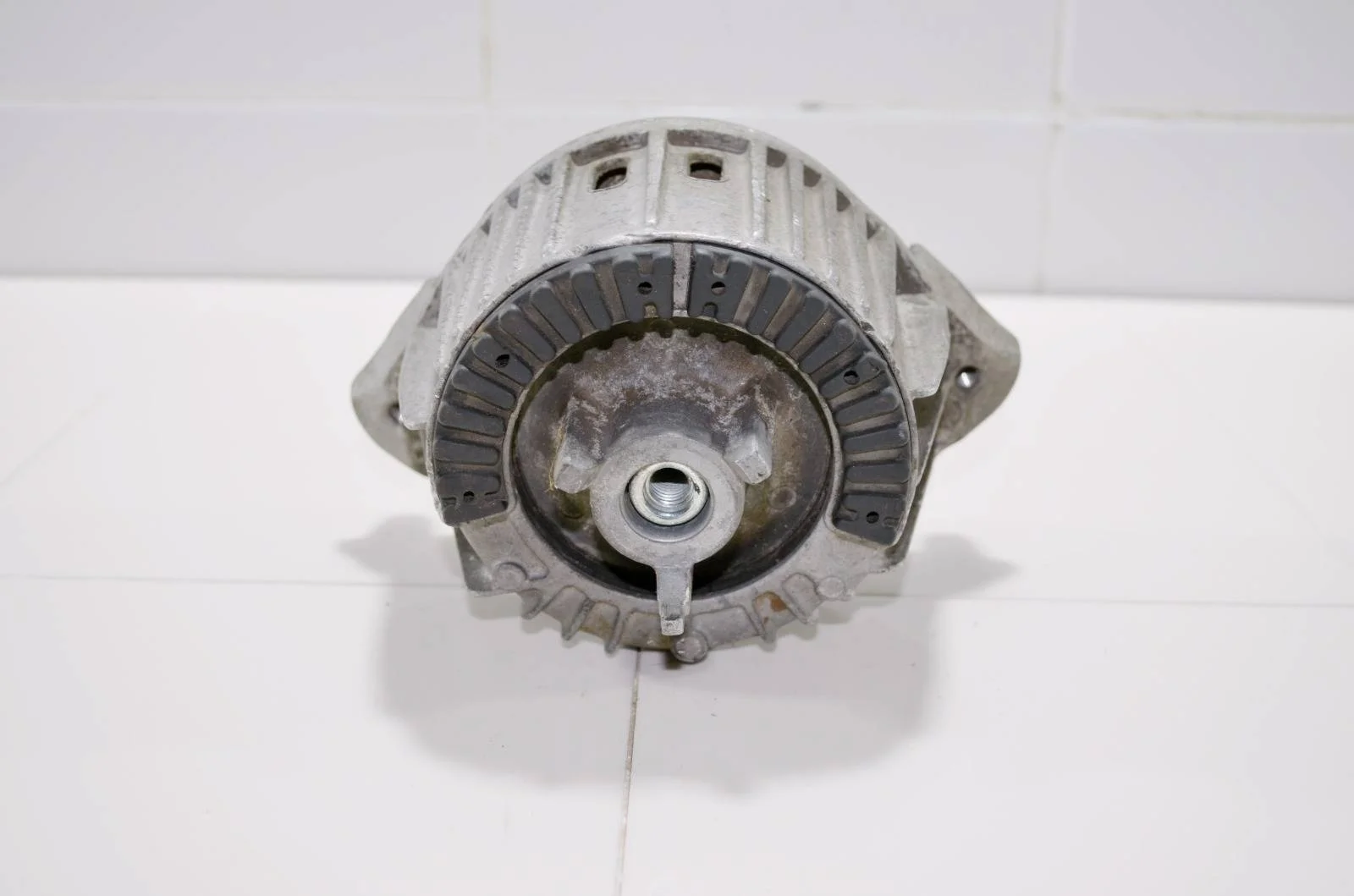 Опора двигателя MERCEDES-BENZ C-Class 2007+ A2122404217 W204, передняя правая