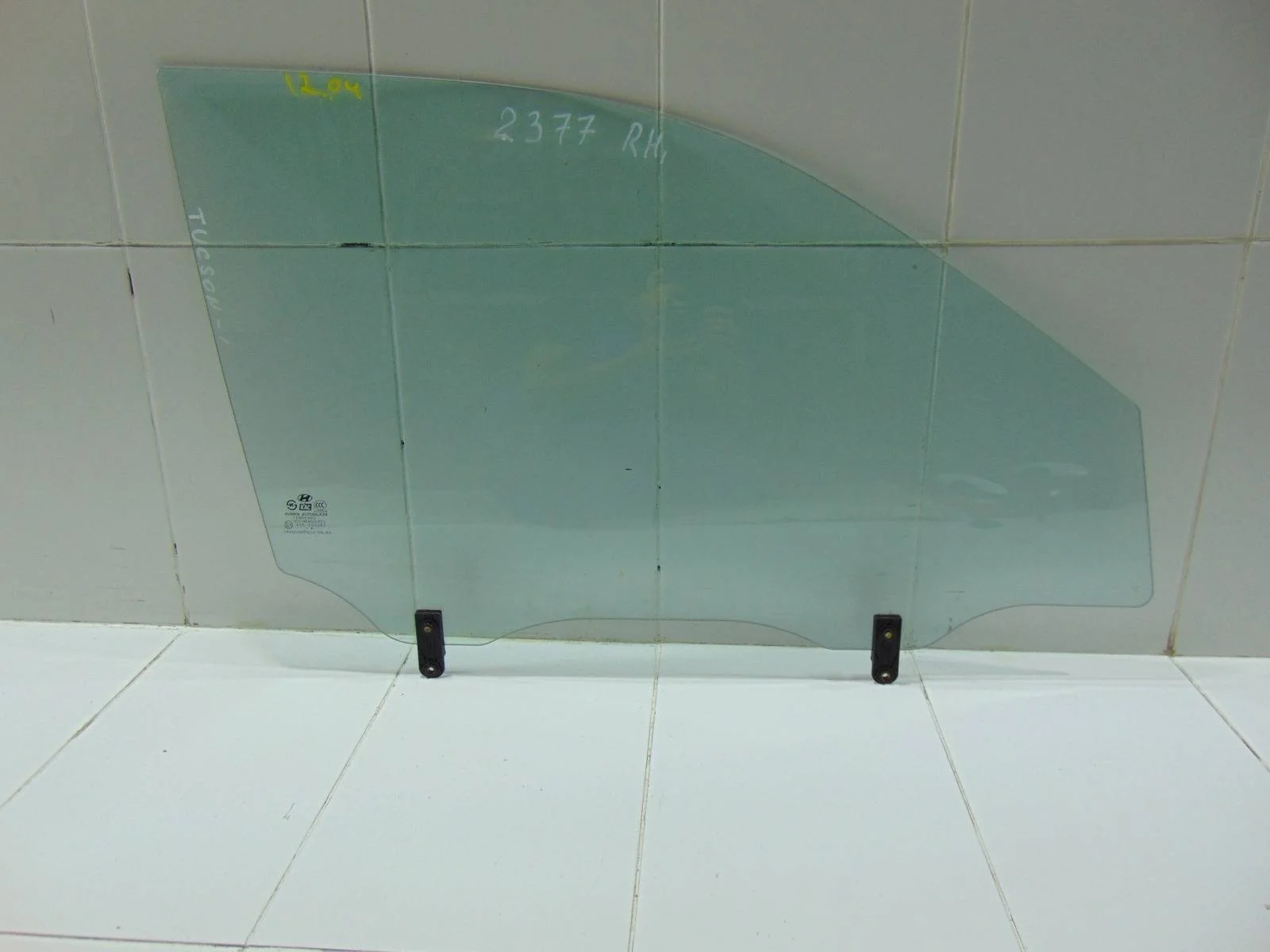 Стекло двери HYUNDAI TUCSON 2004-2010 824202E000 JM, переднее правое